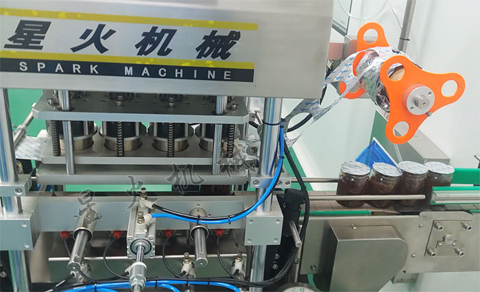 塑料瓶自動(dòng)封膜機設備展示