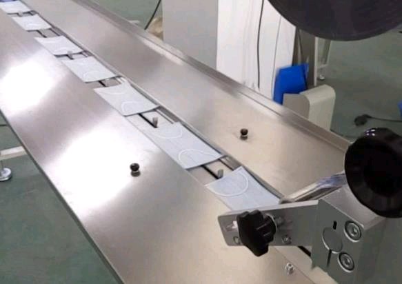 全自動(dòng)KN95口罩包裝機