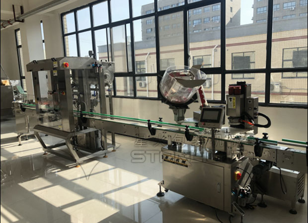 星火瓶裝自動(dòng)化醬料封口機械展示