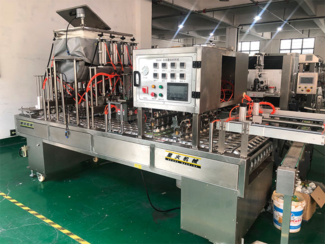 江蘇南京全自動(dòng)塑料盒封口機設備展示