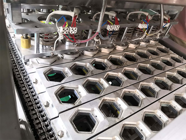 星火杯盒自動(dòng)灌裝封口機設備展示